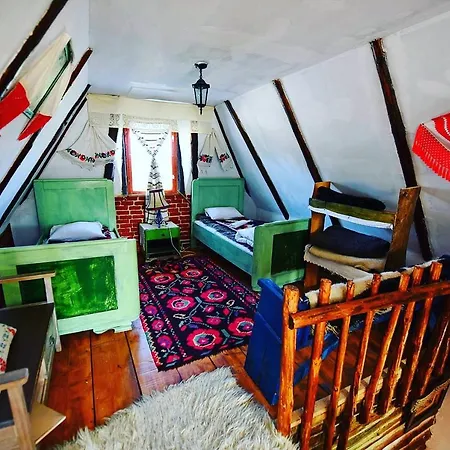 Complex Traditional Casa Din Vale Гостевой дом *