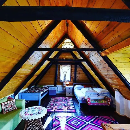 Complex Traditional Casa Din Vale * Breb