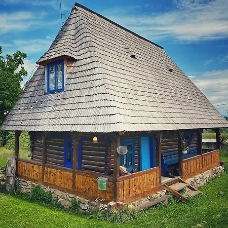 Complex Traditional Casa Din Vale *